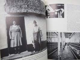 Ireland a terrible beauty -Irlantia esittelevä kuvateos, jossa myös tuodaan esiin historian aiheuttamat jännitteet sekä molemminpuolinen terrrorismi ym.