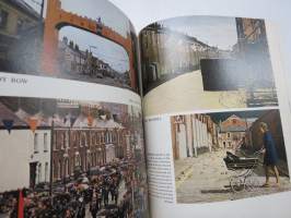 Ireland a terrible beauty -Irlantia esittelevä kuvateos, jossa myös tuodaan esiin historian aiheuttamat jännitteet sekä molemminpuolinen terrrorismi ym.