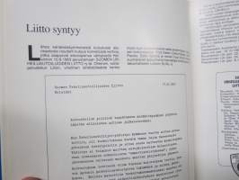 Suomen autourheilijat, runsaskuvituksinen historiikki (kirjoittanut Jukka Marttila) sekä matrikkeli autourheilijoista