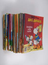 Aku Ankka vuosikerta 1993 (puuttuu nrot 8, 51)