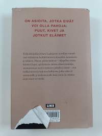 Erämaan kautta tullut yksinäinen susi : novelleja