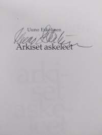 Arkiset askeleet (signeerattu)