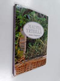 Mausta yrteillä (ERINOMAINEN)