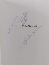 Työn vierestä (signeerattu)