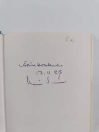 Aivan tavallinen nainen (signeerattu)