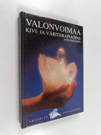 Valonvoimaa : kivi- ja väriterapiaopas (signeerattu)
