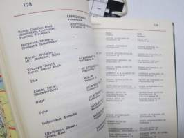 Matkailukirjan tiekartta Suomi / Finland - Vägkarta till resehandboken, Suomen Kumitehdas Oy julkaisu, Henrik Tikkanen kaupunkikuvituksia karttalehdillä