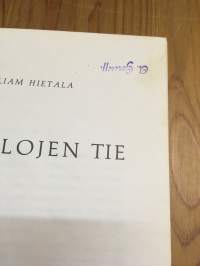 Kohtalojen tie (...teoksen tarkoituksena on palauttaa mieliin se tie, jonka pääasiassa Hyvinkään miehistä kokoonpannut joukko-osastot joutuivat kulkemaan....)