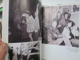 The Rolling Stones - Their life in pictures -kuvakirja yhtyeen vaiheista