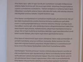 Elina Vaara - Lumotusta prinsessasta itkuvirsien laulajaksi