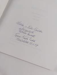 Elettyä elämää : Tyyne-Kerttu Virkki 90 vuotta 5.6.1997 (signeerattu, tekijän omiste)