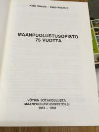 Maanpuolustusopisto 75 vuotta - Vöyrin sotakoulusta Maanpuolustusopistoksi 1918-1993
