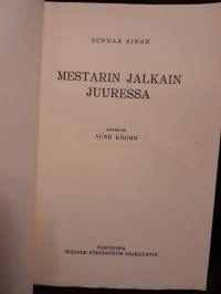 Mestarin jalkain juuressa