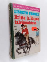 Britta ja Hopea talvipuuhissa