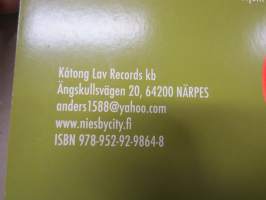 Tålsche talar di täische - En bok åp närpes fö ti såm a täj se jönåm KVA SÄIR DI