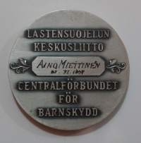 Lastensuojelun Keskusliitto 1967 ( Gerda Qvist ), mitali; taidemitali57 mm paino 90  g alkuper kotelossa hopeaa 0.813
