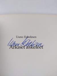 Arkiset askeleet (signeerattu)
