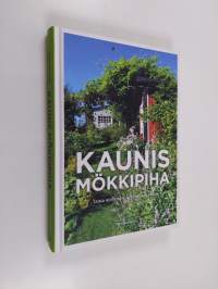 Kaunis mökkipiha