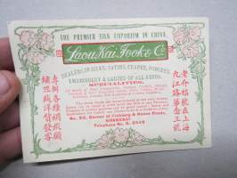 Laou Kai Fook &amp; Co - The Premier Silk Emporium in China, Shanghai -kiinalaisen silkkikangaskaupan / -tukkurin mainoskortti v. 1925