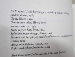 Med Stalin som Gud - Tre tonår en kommunistisk sekt