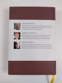 Kirjavaliot : DeMille, Nelson : Leijona ; Lewycka, Marina : Meidät kaikki on tehty liimasta ; Beckett, Simon : Multiin kätketyt