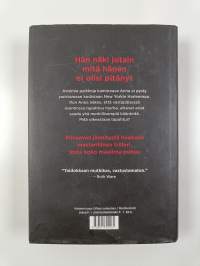 Nainen ikkunassa
