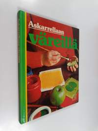 Askarrellaan väreillä