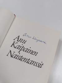 Naistentanssit (signeerattu)