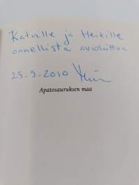 Apatosauruksen maa : tarinoita (signeerattu, tekijän omiste)