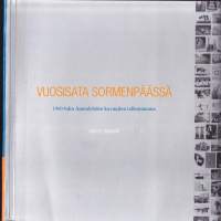 Vuosisata sormenpäässä - 1900-luku Aamulehden kuvaajien tallentamana.  Mediamuseo Rupriikin julkaisuja 1