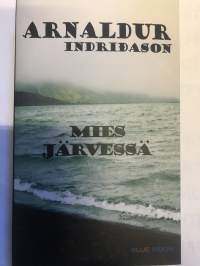 Mies järvessä