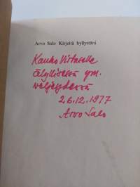 Kirjeitä hyllystäni (tekijän signeeraama saatekortti)
