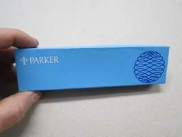 Parker tussikynä?
