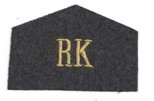 Ratsukoulu 1928-55 -    vanha käyttämätön  joukko-osastotunnus, olkatunnus, hihamerkki  sarkaa 1 kpl