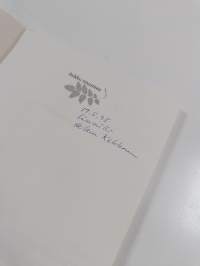 Aukko muurissa (signeerattu)