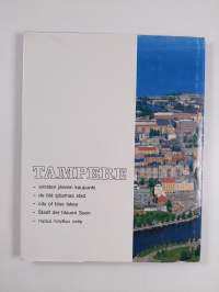 Tampere : sinisten järvien kaupunki = de blåa sjöarnas stad = city of blue lakes : värikuvateos Tampereesta