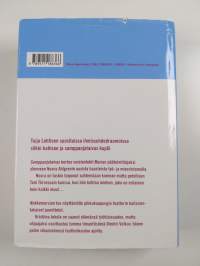 Tähtiin kirjoitettu (sis. kirjat Samppanjataivas ja Nukkemorsian)
