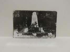 Valokuva Paavo Ruotsalaisen hauta
