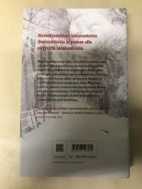 Tyttö Lumisateessa