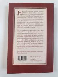 Kansa seisoi loitompana : kansallisen julkisuuden rakentuminen Suomessa 1809-1917