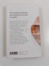 Viimeinen vuosi : muistiinpanoja muutamista vaatekaapeista