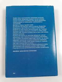 Saattue näkyvissä : meriromaani