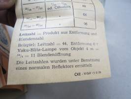 RFT Foto-Blitz Sonnenhell D F 20 / DDR, v.1953 -E27-kantainen itäsaksalainen salamavalolamppu, käyttämätön alkuperäispakkauksessaan, takuulomake / original flashbulb