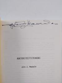 Auktoriteettiterrori (signeerattu)