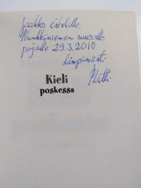 Kieli poskessa : vitsit poikineen (signeerattu, tekijän omiste)