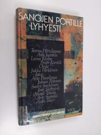 Sanojen portille lyhyesti