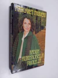 Kadun aurinkoisella puolella