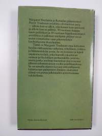 Kadun aurinkoisella puolella