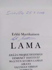 Lama : erään projektiryhmän viimeiset tehtävät 90-luvun suuren laman aikana valtavan virran varrelta suuressa paperitehtaassa (signeerattu, tekijän omiste)