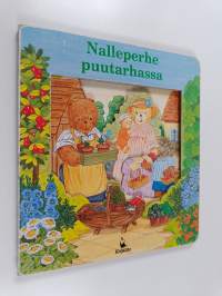 Nalleperhe puutarhassa